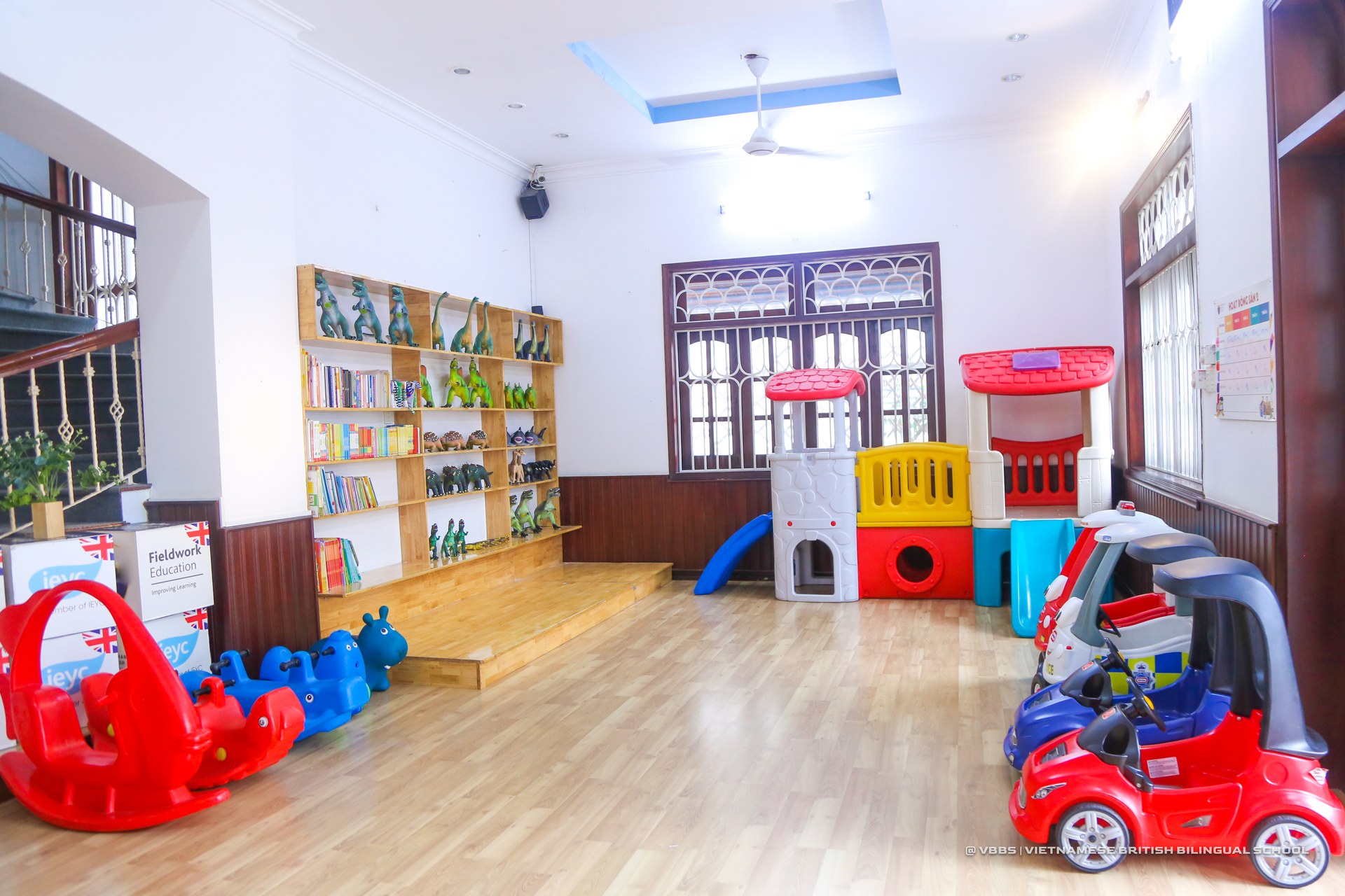 Tổ hợp vận động thể chất liên hoàn & Lâu đài cổ tích trong nhà