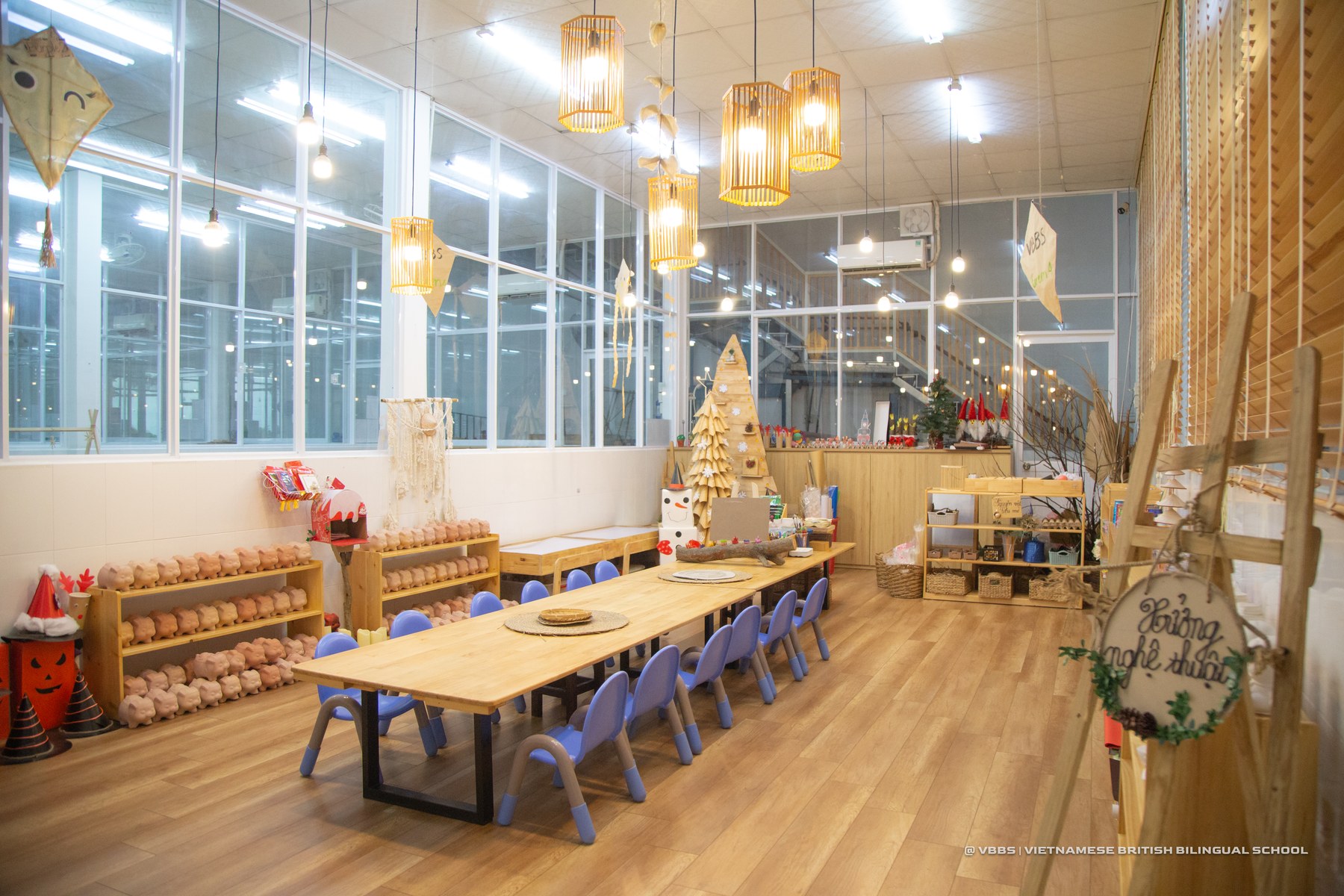 Bể vầy nước mát tầng thượng có giếng trời và lam gỗ